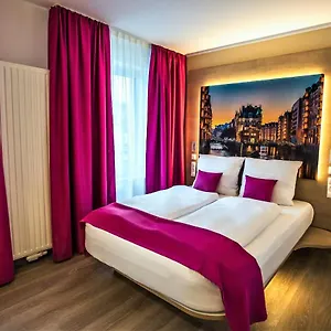 Luckys Hotel